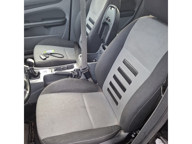 Personenauto ford, focus wagon 1.6, zwart, bouwjaar 2009 - afbeelding 21 van  46