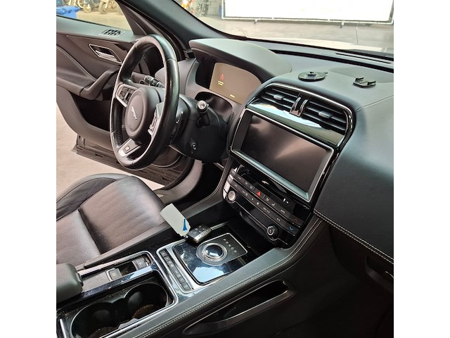Personenauto, jaguar, f-pace, 2.0 portfolio awd 20d, 2016 - afbeelding 54 van  85