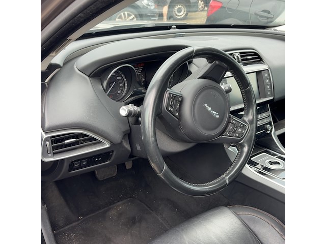 Personenauto, jaguar, xe, 2.0 d prestige, 2015 - afbeelding 2 van  17