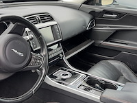 Personenauto, jaguar, xe, 2.0 d prestige, 2015 - afbeelding 3 van  17