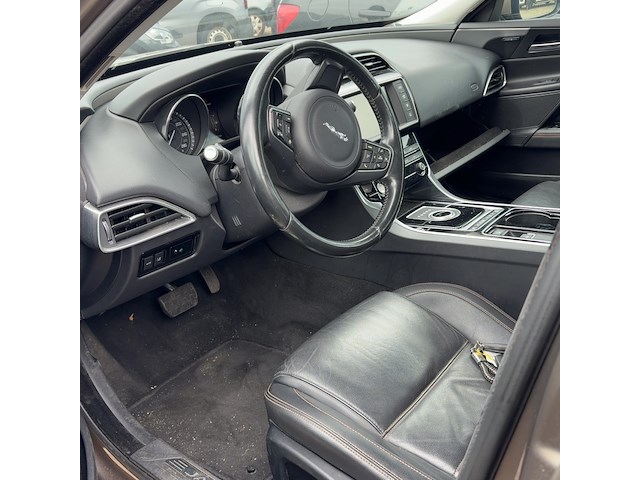 Personenauto, jaguar, xe, 2.0 d prestige, 2015 - afbeelding 17 van  17