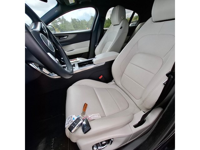 Personenauto, jaguar, xe, 2.0 p250 r-dynamic hse, 2020 - afbeelding 32 van  78