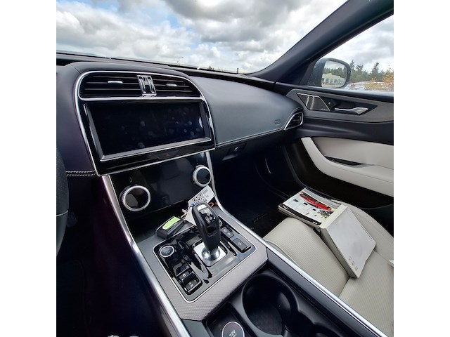 Personenauto, jaguar, xe, 2.0 p250 r-dynamic hse, 2020 - afbeelding 38 van  78