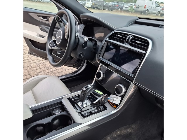 Personenauto, jaguar, xe, 2.0 p250 r-dynamic hse, 2020 - afbeelding 47 van  78