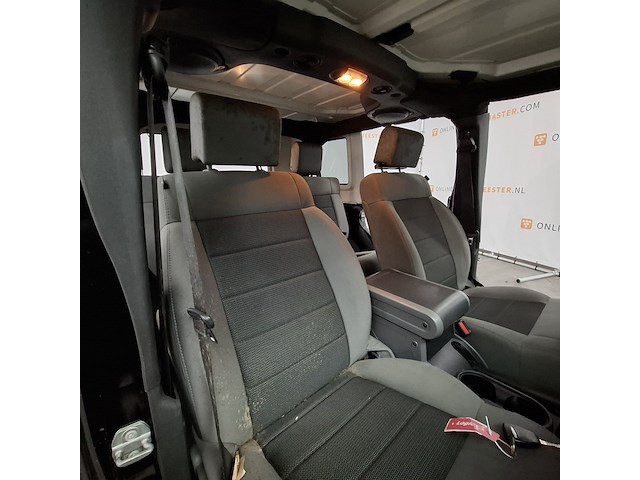 Personenauto, jeep, wrangler - afbeelding 30 van  44