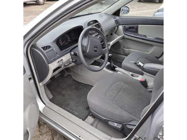 Personenauto, kia, cerato, 1.6-16v lx, 2005 - afbeelding 12 van  16