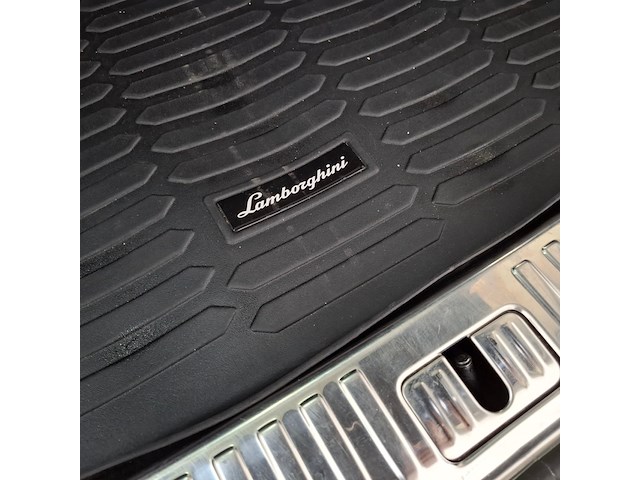 Personenauto, lamborghini, urus - afbeelding 43 van  75