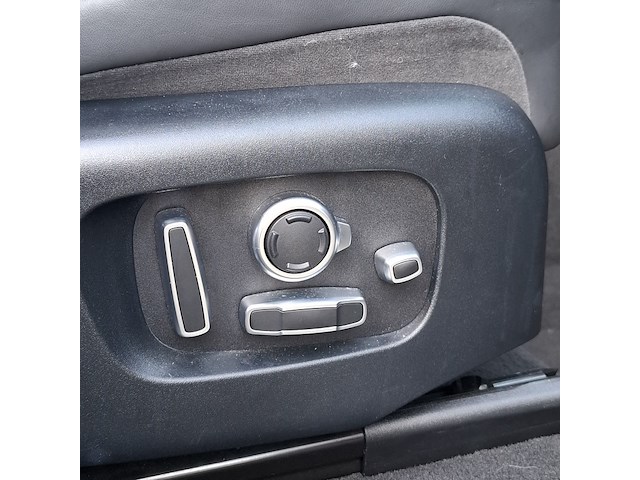 Personenauto land rover, velar 3.0 v6 awd, zwart, bouwjaar 2017 - afbeelding 59 van  74