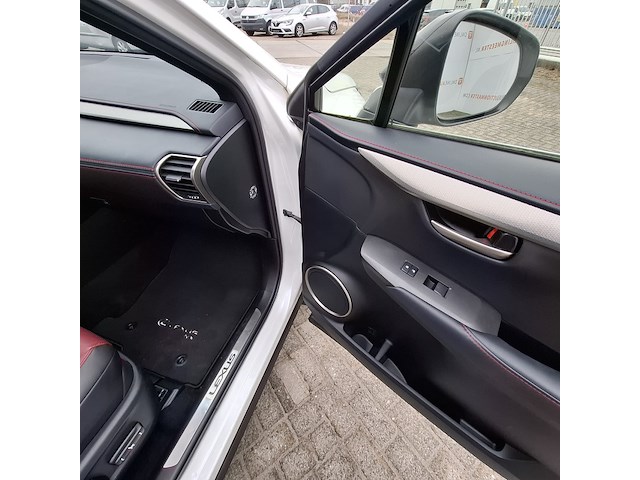 Personenauto lexus, nx 300h awd, wit, bouwjaar 2016 - afbeelding 37 van  53