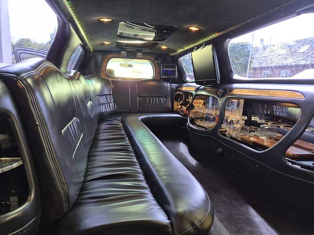Personenauto, lincoln, town car, 4.6 signature, wit, 1998 - afbeelding 2 van  10