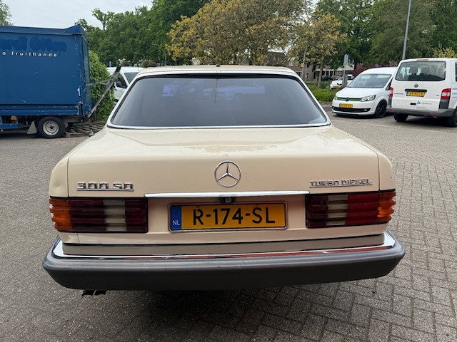 Personenauto, mercedes-benz, 200-280 (w123), 300 d 5 cyl., geel, 1982 - afbeelding 2 van  25
