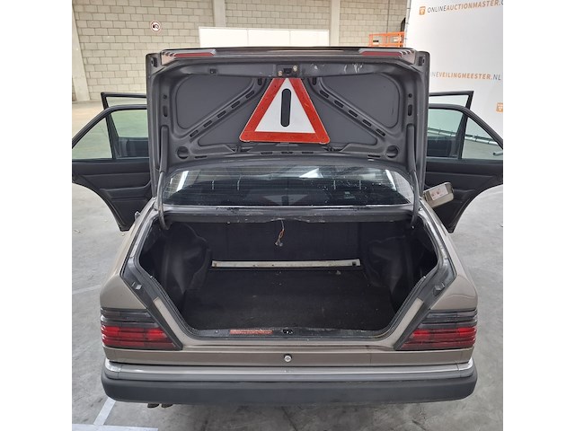 Personenauto, mercedes-benz, 200-500 (w124), 260 e, bruin, 1986 - afbeelding 30 van  55