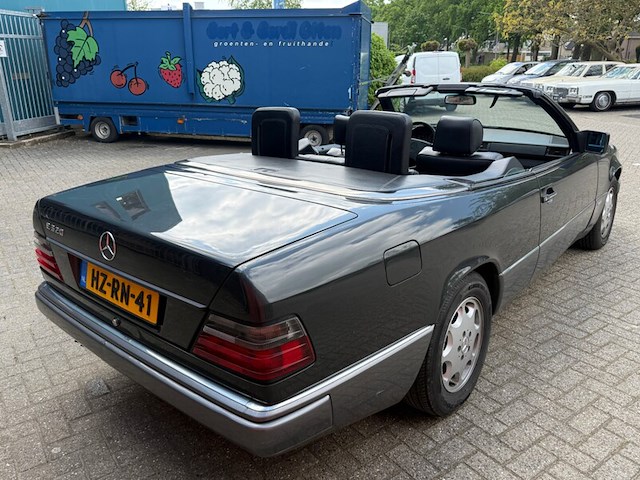 Personenauto, mercedes-benz, 200-500 (w124), 300 ce, zwart, 1986 - afbeelding 2 van  29