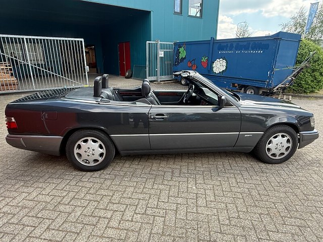 Personenauto, mercedes-benz, 200-500 (w124), 300 ce, zwart, 1986 - afbeelding 4 van  29
