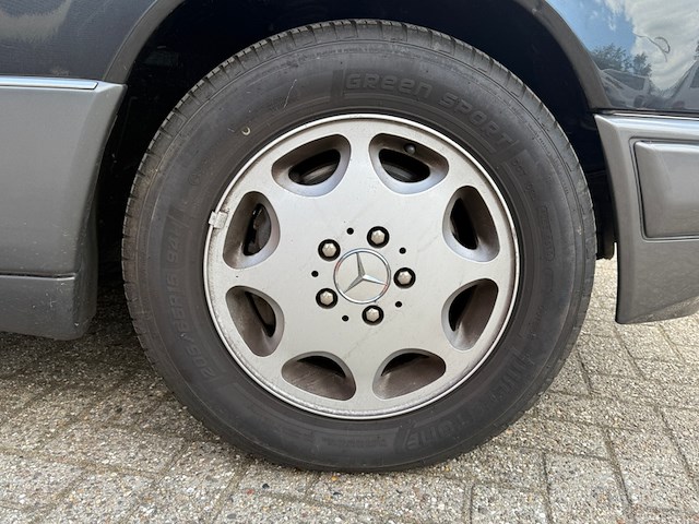 Personenauto, mercedes-benz, 200-500 (w124), 300 ce, zwart, 1986 - afbeelding 8 van  29