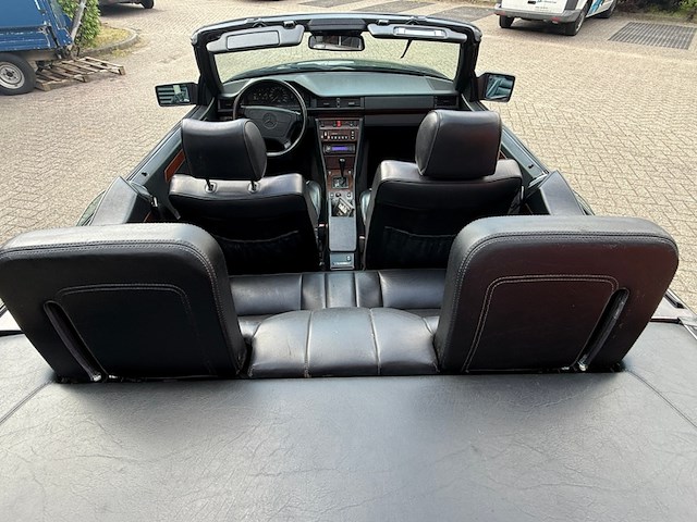 Personenauto, mercedes-benz, 200-500 (w124), 300 ce, zwart, 1986 - afbeelding 9 van  29