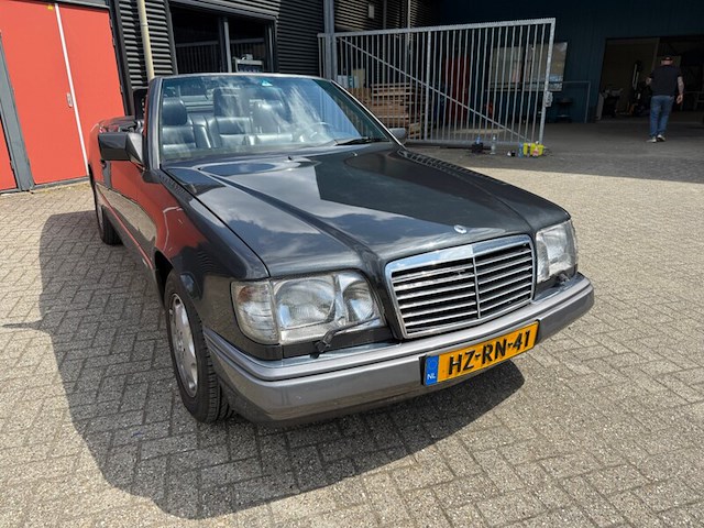 Personenauto, mercedes-benz, 200-500 (w124), 300 ce, zwart, 1986 - afbeelding 1 van  29