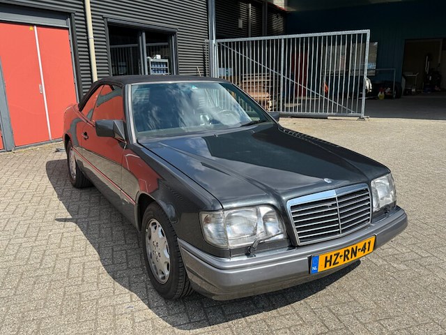 Personenauto, mercedes-benz, 200-500 (w124), 300 ce, zwart, 1986 - afbeelding 18 van  29