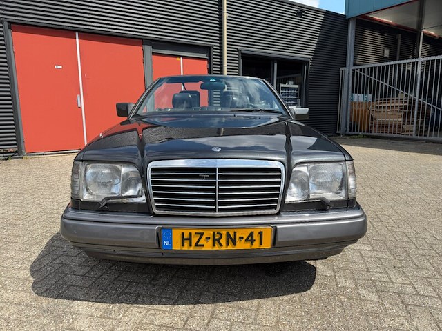 Personenauto, mercedes-benz, 200-500 (w124), 300 ce, zwart, 1986 - afbeelding 23 van  29