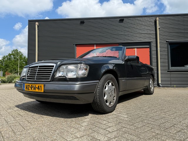 Personenauto, mercedes-benz, 200-500 (w124), 300 ce, zwart, 1986 - afbeelding 25 van  29