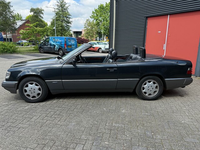 Personenauto, mercedes-benz, 200-500 (w124), 300 ce, zwart, 1986 - afbeelding 26 van  29