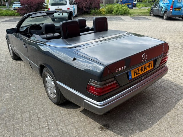 Personenauto, mercedes-benz, 200-500 (w124), 300 ce, zwart, 1986 - afbeelding 27 van  29