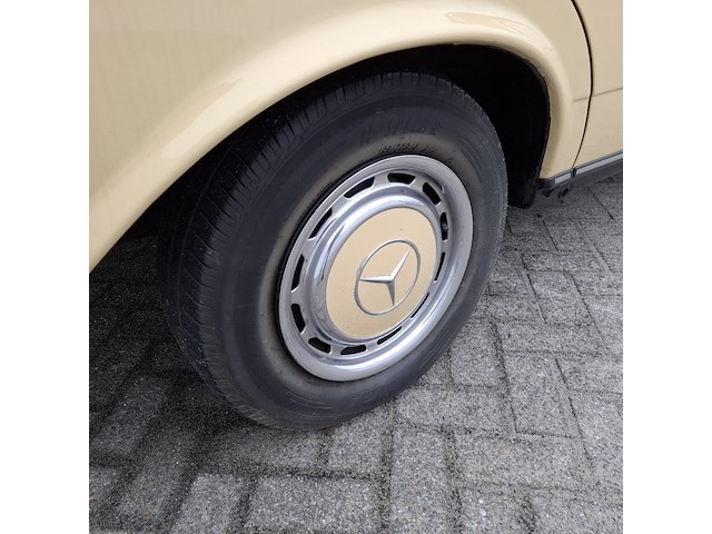Personenauto mercedes-benz, 200 d, geel, bouwjaar 1980 - afbeelding 4 van  40