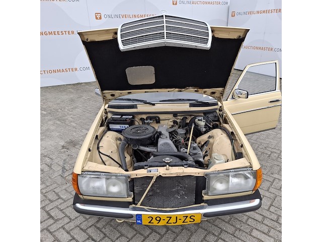 Personenauto mercedes-benz, 200 d, geel, bouwjaar 1980 - afbeelding 9 van  40