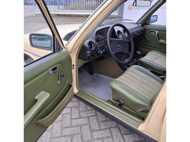 Personenauto mercedes-benz, 200 d, geel, bouwjaar 1980 - afbeelding 15 van  40