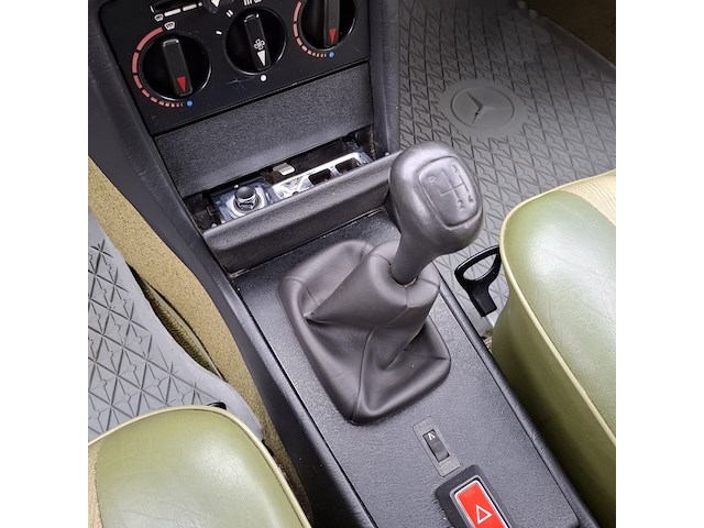 Personenauto mercedes-benz, 200 d, geel, bouwjaar 1980 - afbeelding 21 van  40