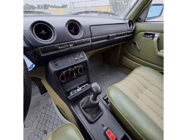 Personenauto mercedes-benz, 200 d, geel, bouwjaar 1980 - afbeelding 22 van  40