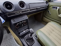 Personenauto mercedes-benz, 200 d, geel, bouwjaar 1980 - afbeelding 22 van  40