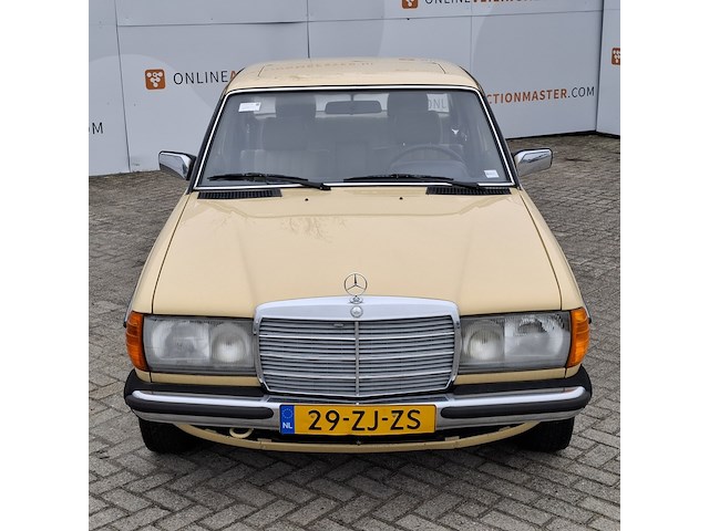 Personenauto mercedes-benz, 200 d, geel, bouwjaar 1980 - afbeelding 12 van  40