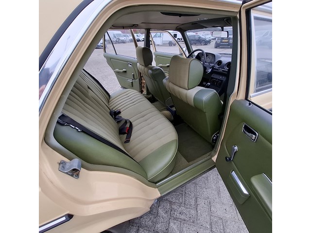 Personenauto mercedes-benz, 200 d, geel, bouwjaar 1980 - afbeelding 27 van  40