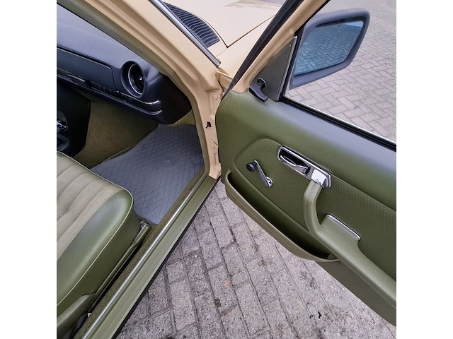 Personenauto mercedes-benz, 200 d, geel, bouwjaar 1980 - afbeelding 29 van  40