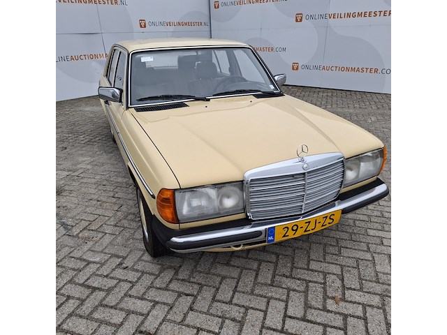 Personenauto mercedes-benz, 200 d, geel, bouwjaar 1980 - afbeelding 23 van  40