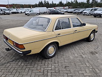 Personenauto mercedes-benz, 200 d, geel, bouwjaar 1980 - afbeelding 36 van  40