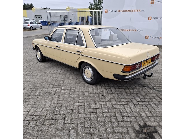 Personenauto mercedes-benz, 200 d, geel, bouwjaar 1980 - afbeelding 38 van  40