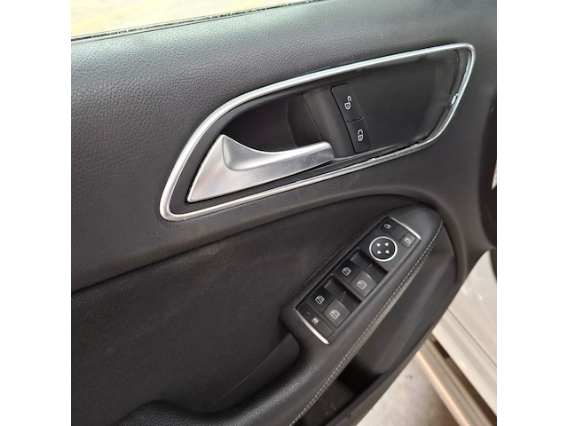 Personenauto, mercedes-benz, b-klasse 220d - afbeelding 30 van  68