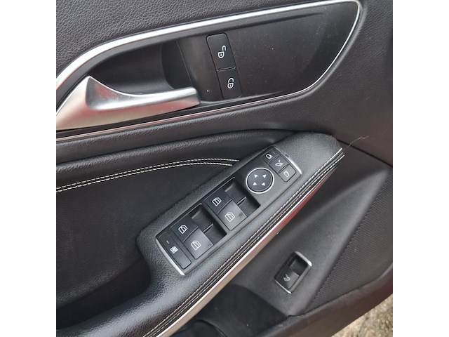 Personenauto mercedes-benz, cla-klasse 180, rood, bouwjaar 2013 - afbeelding 7 van  50