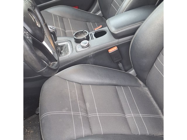 Personenauto mercedes-benz, cla-klasse 180, rood, bouwjaar 2013 - afbeelding 9 van  50