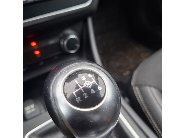 Personenauto mercedes-benz, cla-klasse 180, rood, bouwjaar 2013 - afbeelding 19 van  50