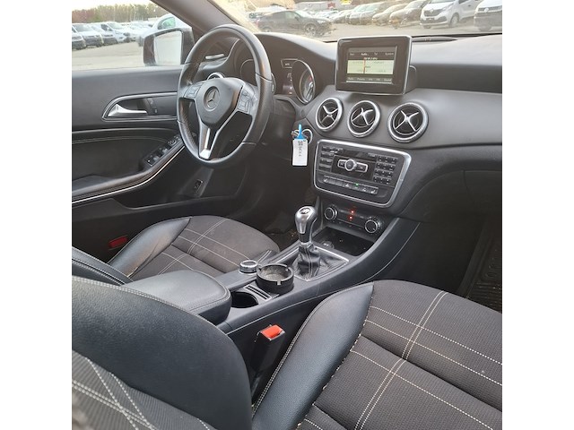 Personenauto mercedes-benz, cla-klasse 180, rood, bouwjaar 2013 - afbeelding 30 van  50