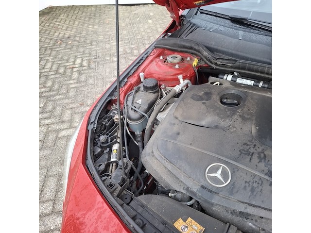 Personenauto mercedes-benz, cla-klasse 180, rood, bouwjaar 2013 - afbeelding 35 van  50
