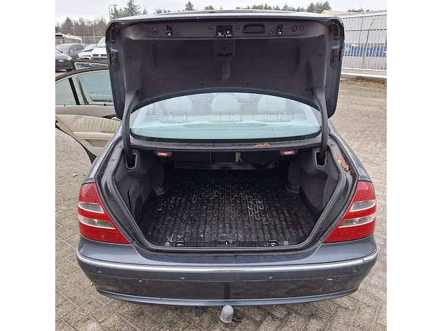 Personenauto mercedes-benz, e320, bouwjaar 2003 - afbeelding 31 van  47