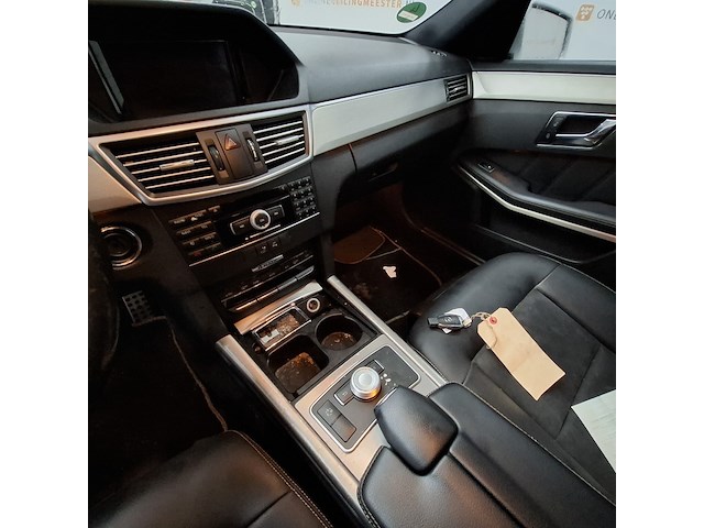 Personenauto, mercedes benz, e350 - afbeelding 25 van  57