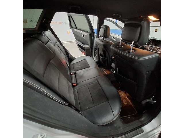 Personenauto, mercedes benz, e350 - afbeelding 30 van  57