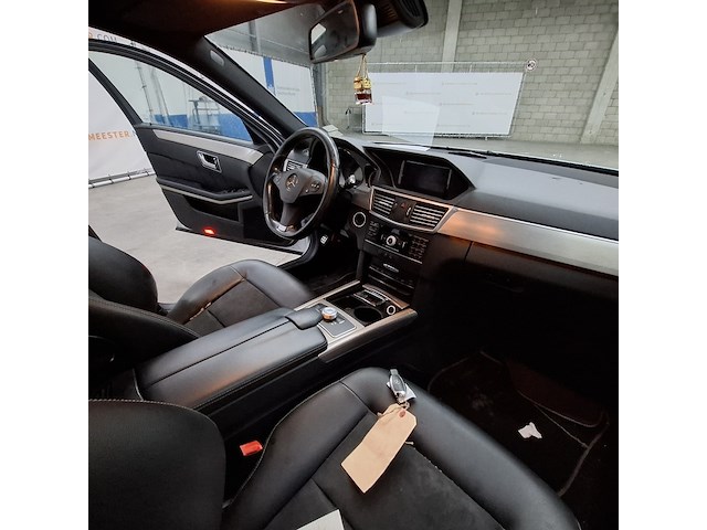 Personenauto, mercedes benz, e350 - afbeelding 32 van  57