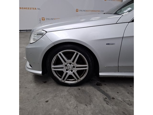 Personenauto, mercedes benz, e350 - afbeelding 57 van  57