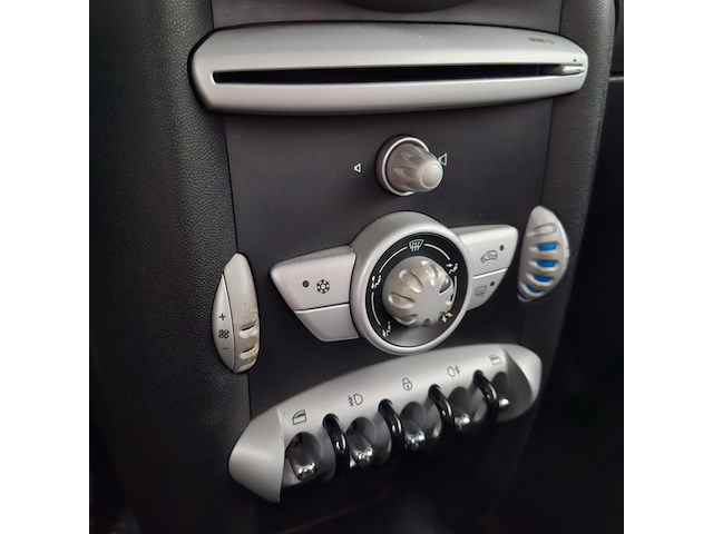 Personenauto, mini, 3-deurs, 1.4 one salt, 2010 - afbeelding 30 van  59